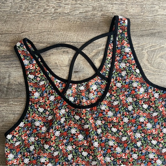 Chloe K Sheer Floral Sleeveless Crop Top, Junior's Size Large - Picture 5 of 5